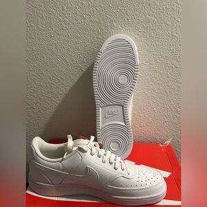 Sneakers – White – Women’s 8.5 – NWT NOT THE ORIGINAL BOX